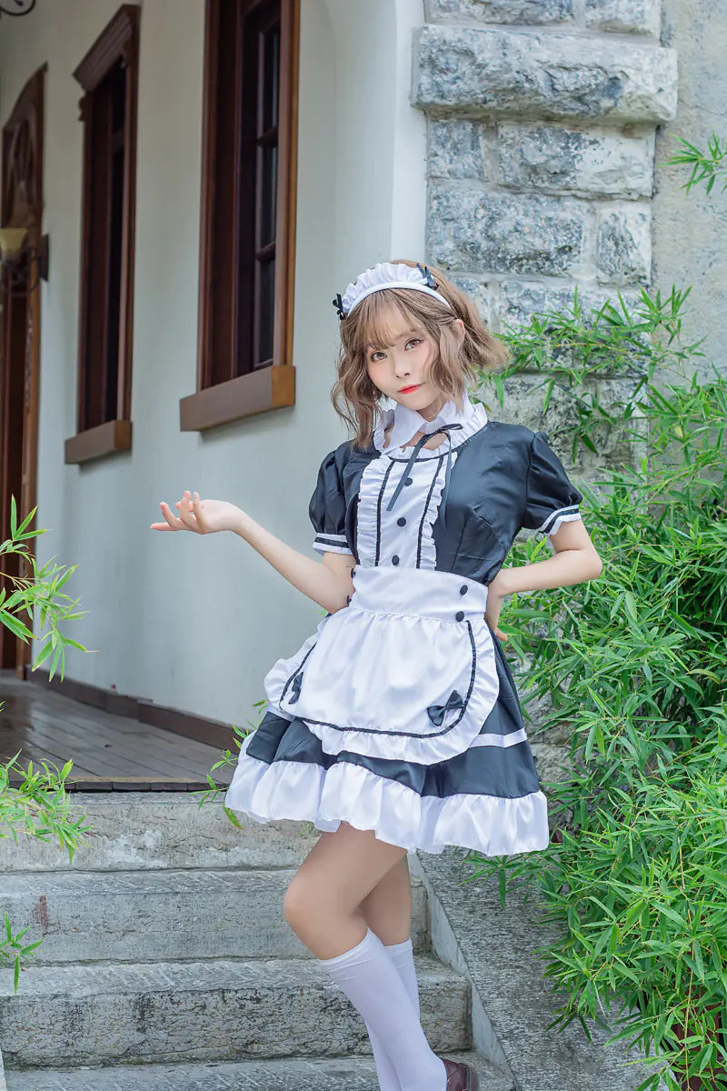 Cosplay Maid Costume for Anime Performances (Black/White)